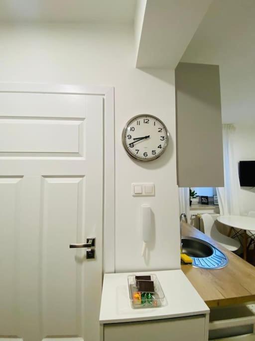 Bezagenta Mozart8 Studio Easy Access To City Wifi Apartment Warsaw Luaran gambar